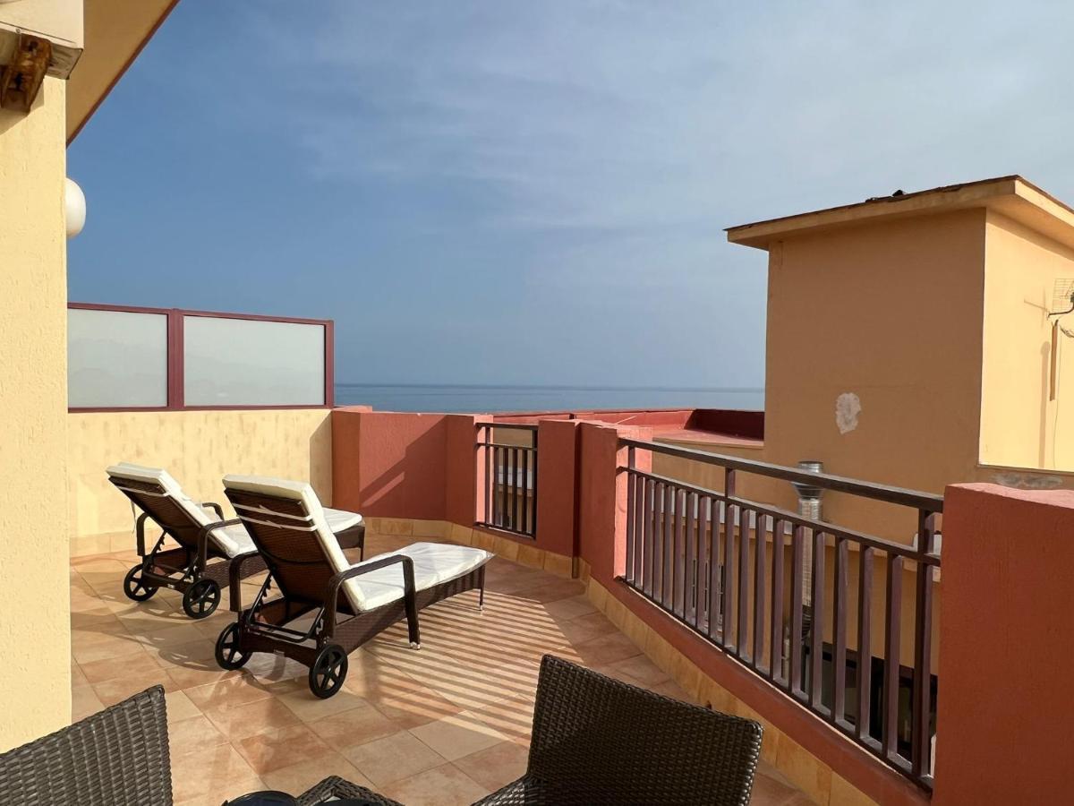 Апартаменты Atico En Yate Iv, Primera Linea Playa Фуэнхирола Экстерьер фото