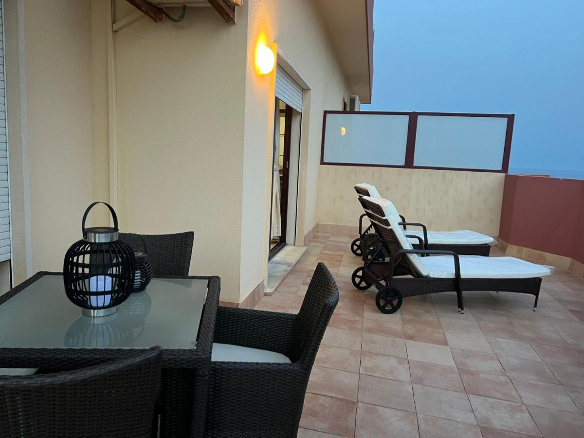 Апартаменты Atico En Yate Iv, Primera Linea Playa Фуэнхирола Экстерьер фото