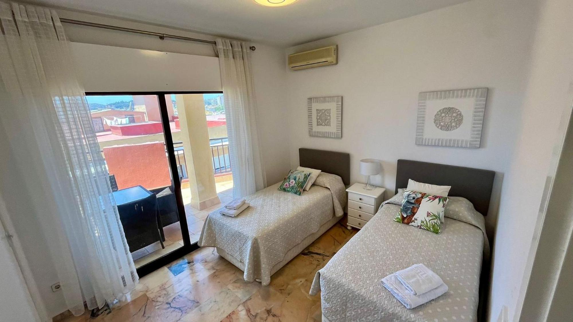 Апартаменты Atico En Yate Iv, Primera Linea Playa Фуэнхирола Экстерьер фото